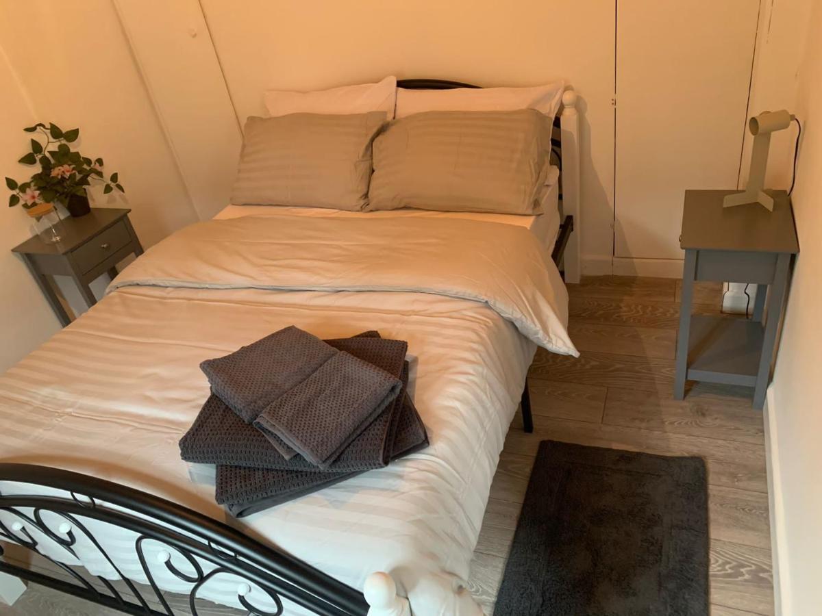 Alpha House Bed and Breakfast London Exteriör bild