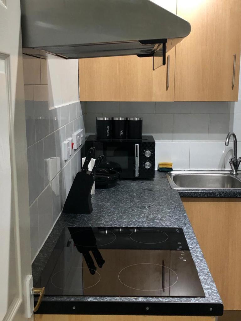 Alpha House Bed and Breakfast London Exteriör bild