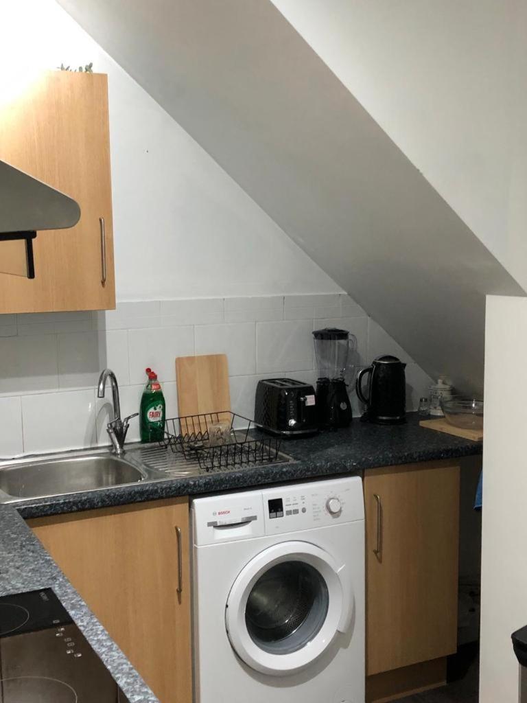 Alpha House Bed and Breakfast London Exteriör bild