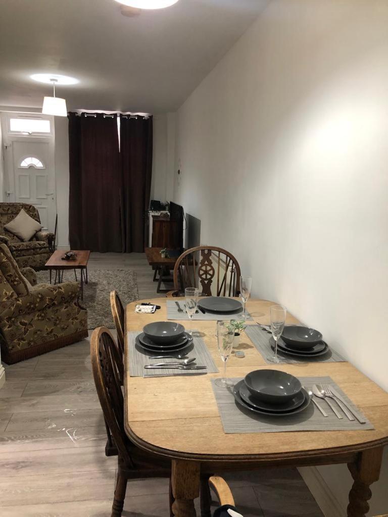 Alpha House Bed and Breakfast London Exteriör bild
