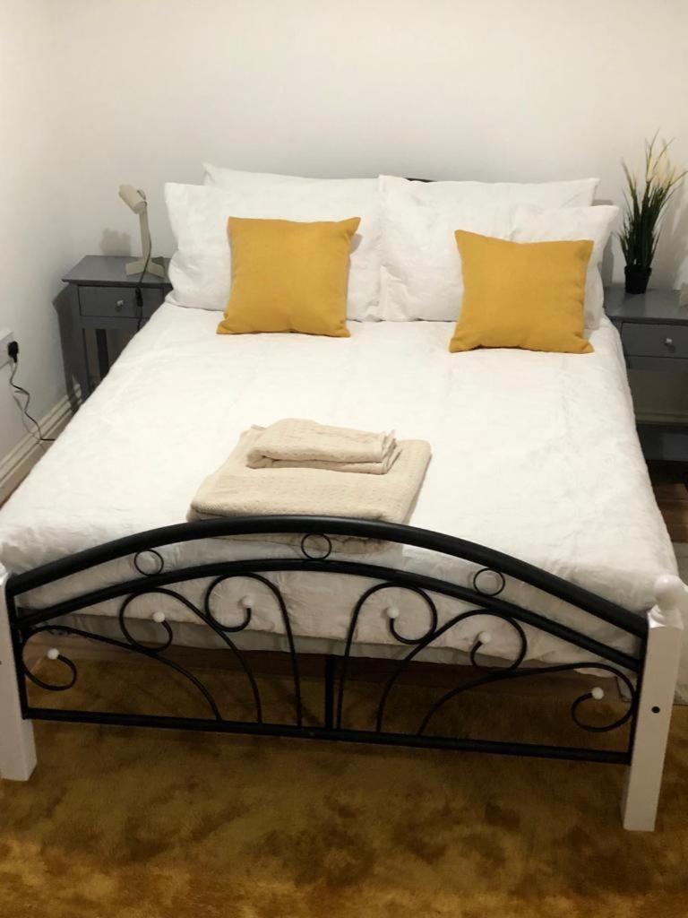 Alpha House Bed and Breakfast London Exteriör bild