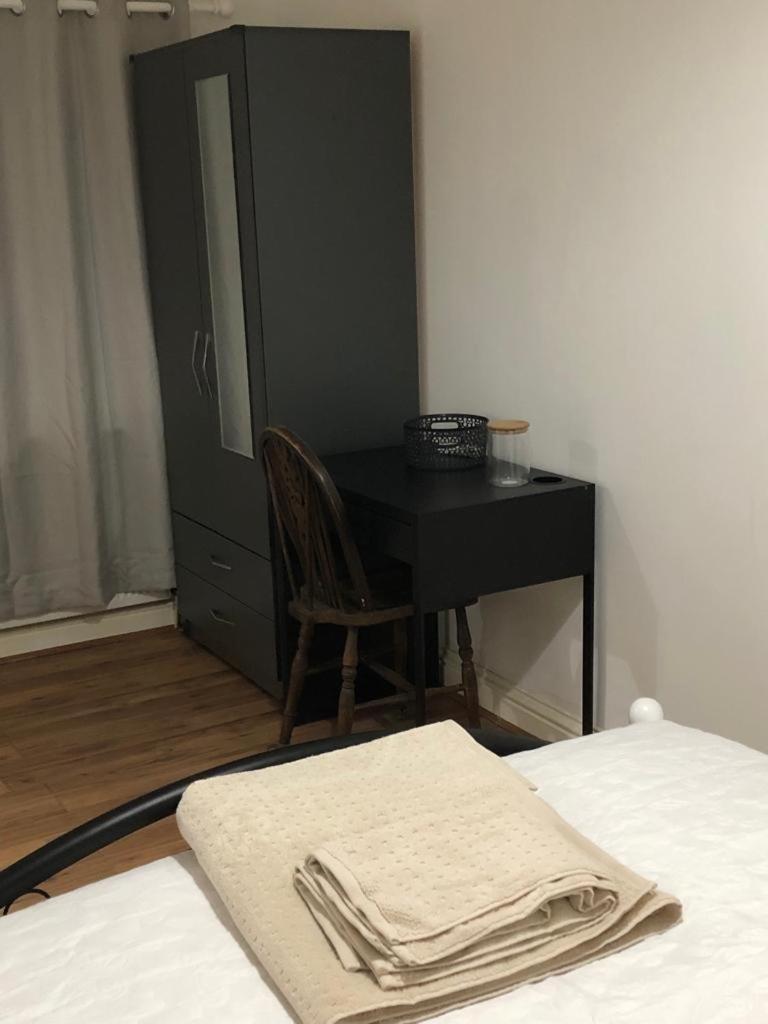 Alpha House Bed and Breakfast London Exteriör bild