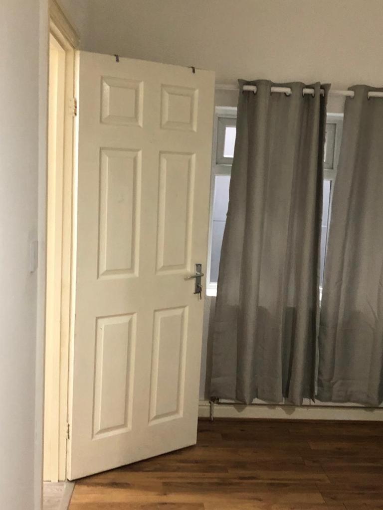 Alpha House Bed and Breakfast London Exteriör bild