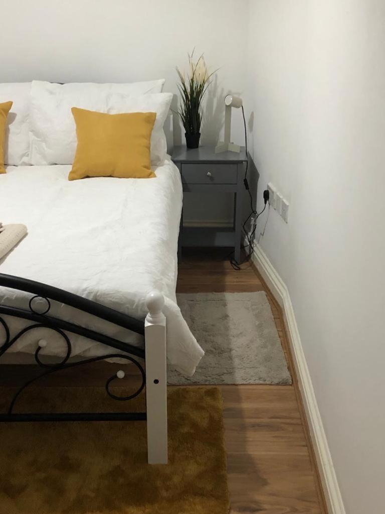 Alpha House Bed and Breakfast London Exteriör bild