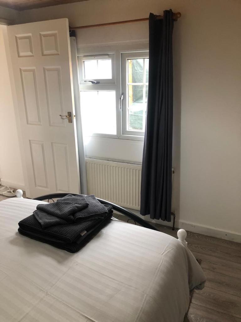 Alpha House Bed and Breakfast London Exteriör bild