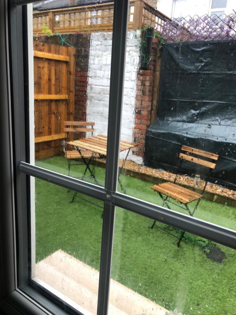 Alpha House Bed and Breakfast London Exteriör bild