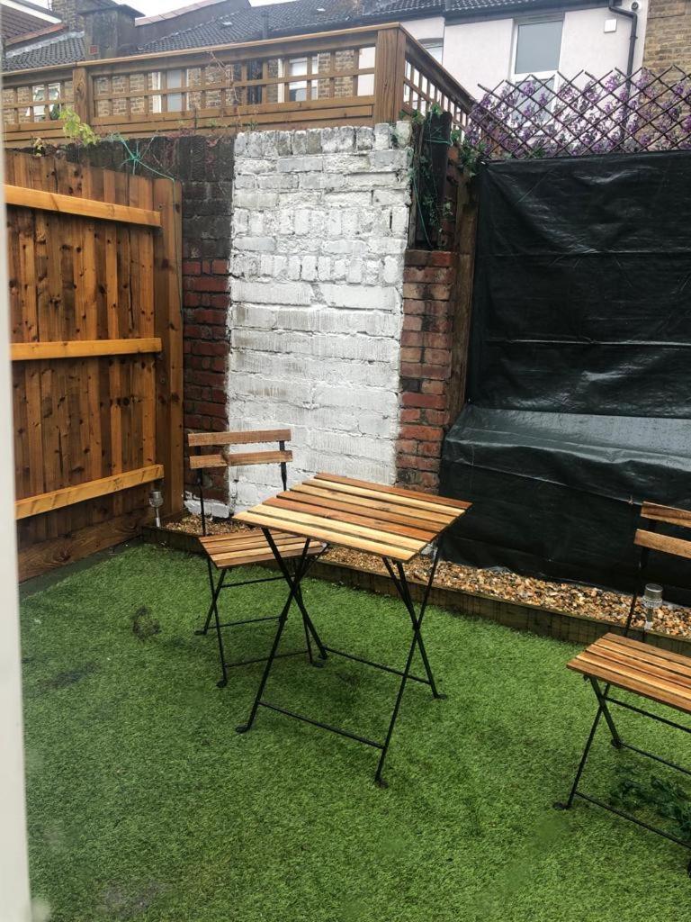 Alpha House Bed and Breakfast London Exteriör bild